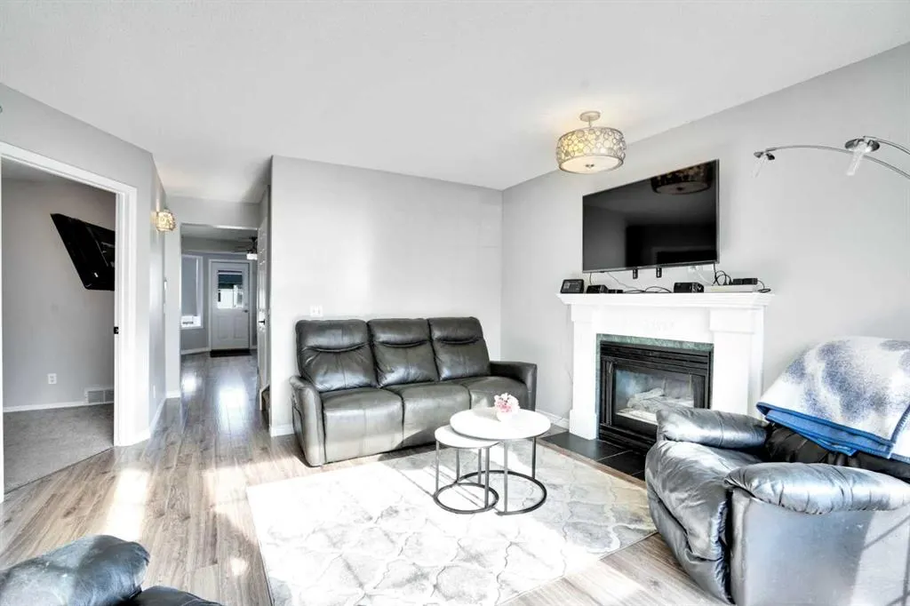 8 Woodside Circle NW