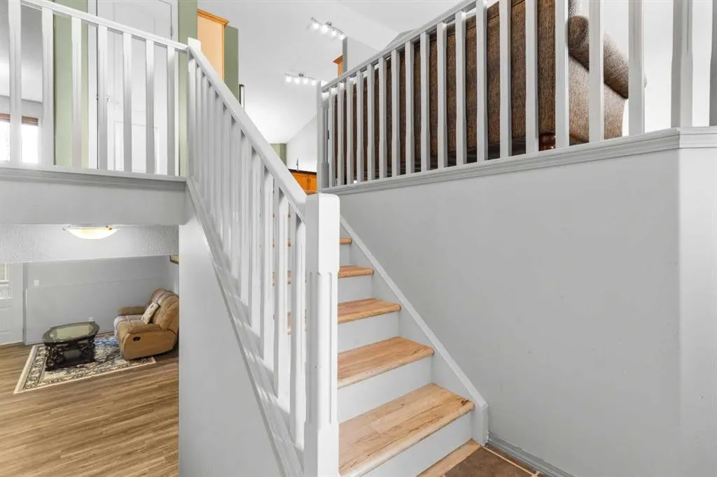 57 Pine Crescent