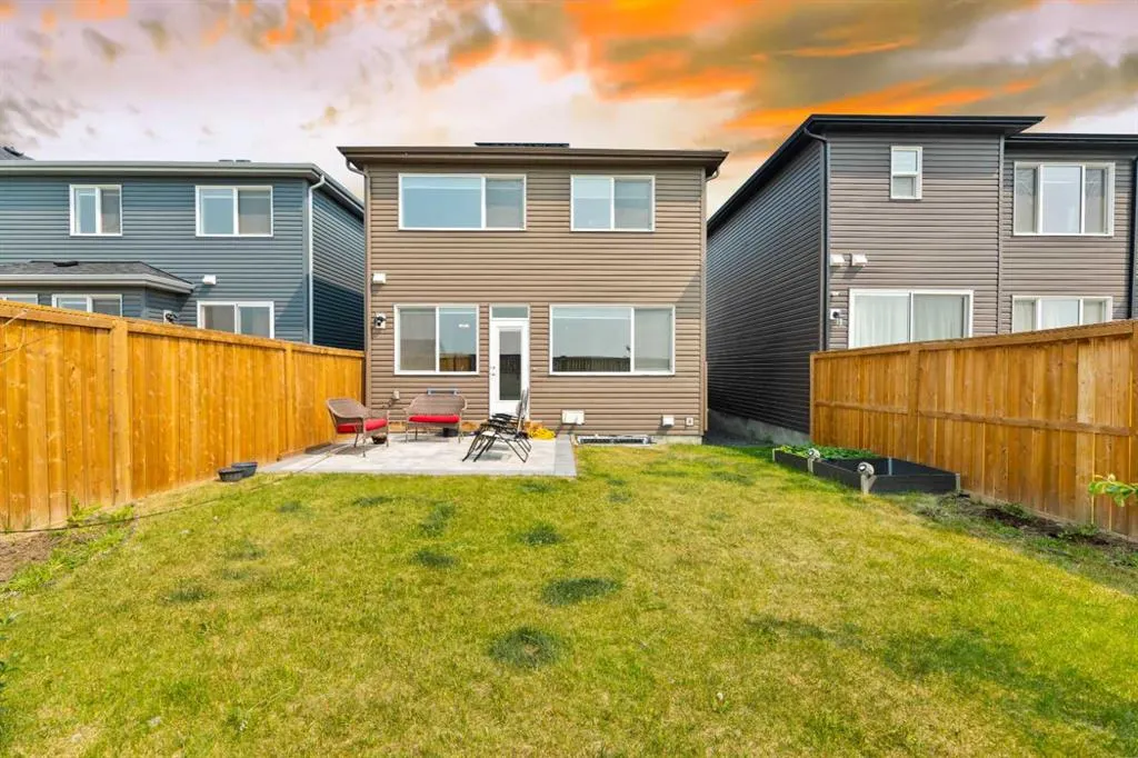 385 Corner Meadows Way NE