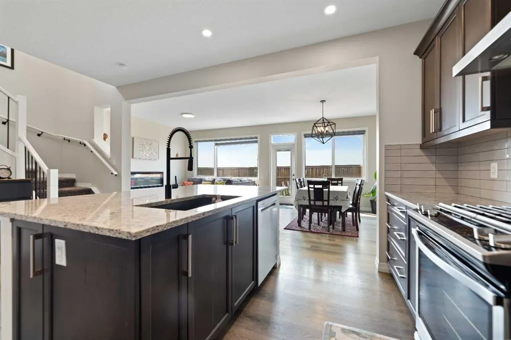 385 Corner Meadows Way NE