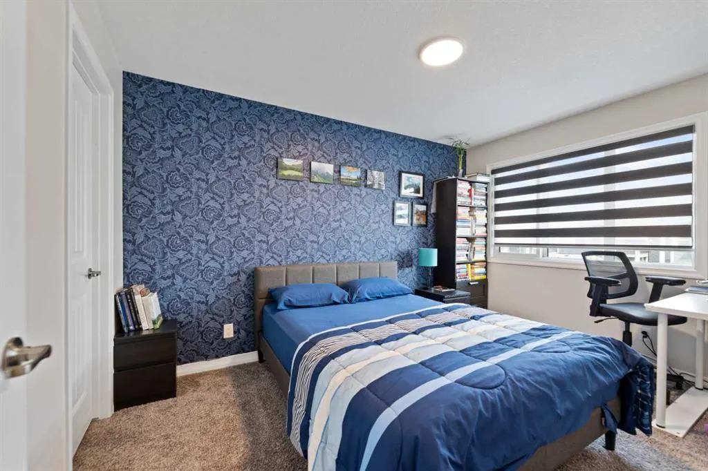 385 Corner Meadows Way NE