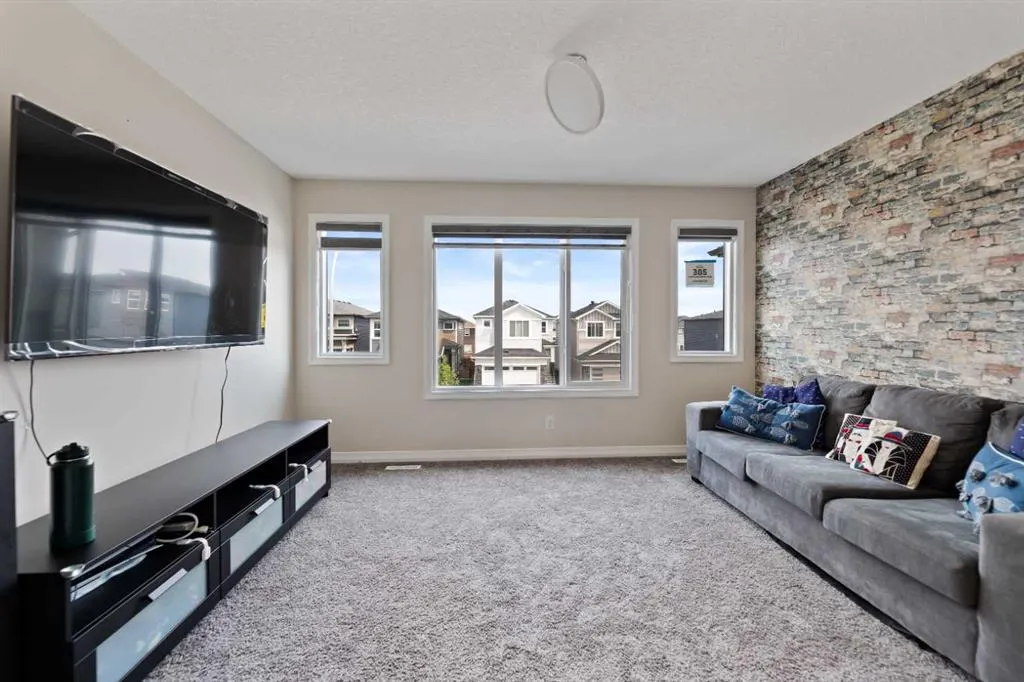 385 Corner Meadows Way NE