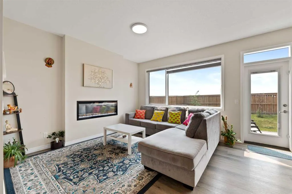 385 Corner Meadows Way NE