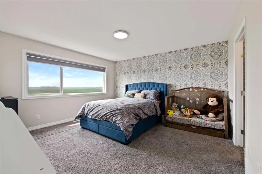 385 Corner Meadows Way NE