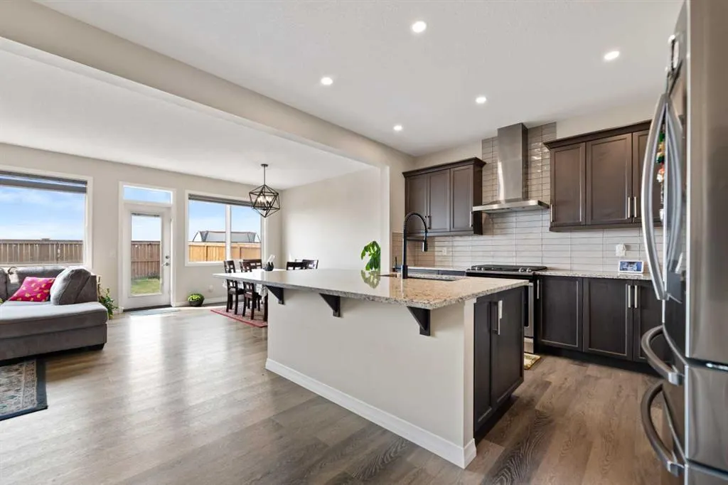 385 Corner Meadows Way NE