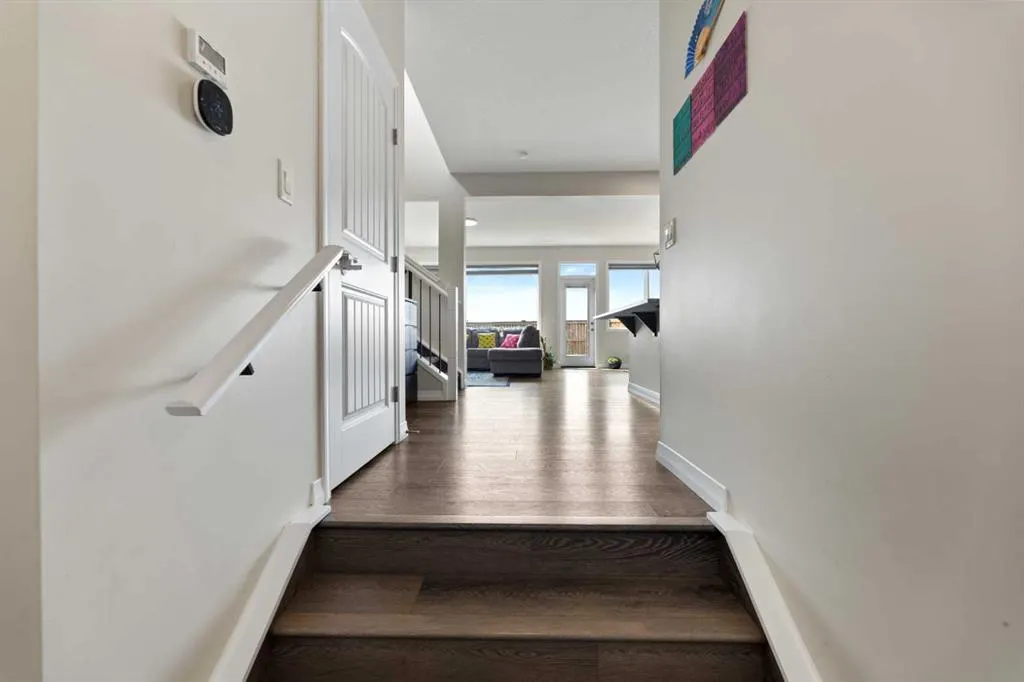 385 Corner Meadows Way NE