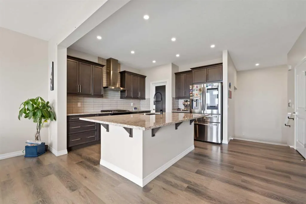 385 Corner Meadows Way NE