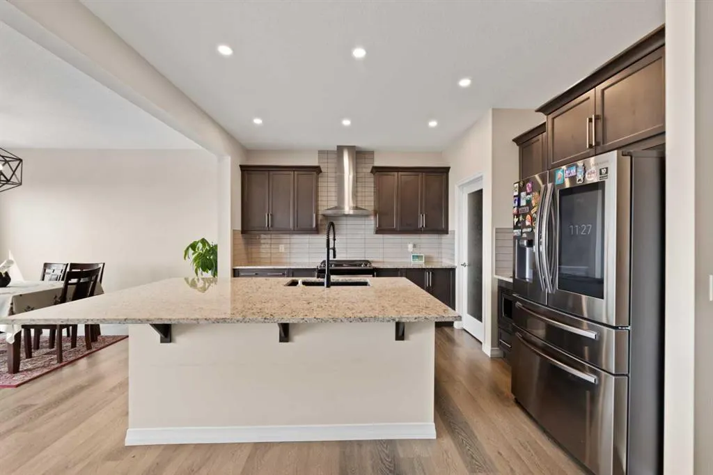 385 Corner Meadows Way NE
