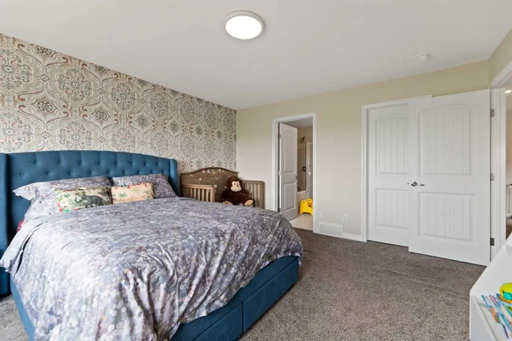 385 Corner Meadows Way NE