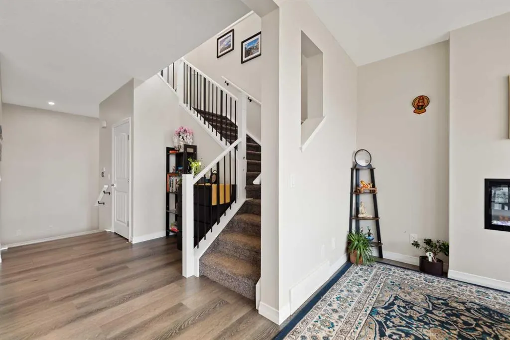 385 Corner Meadows Way NE