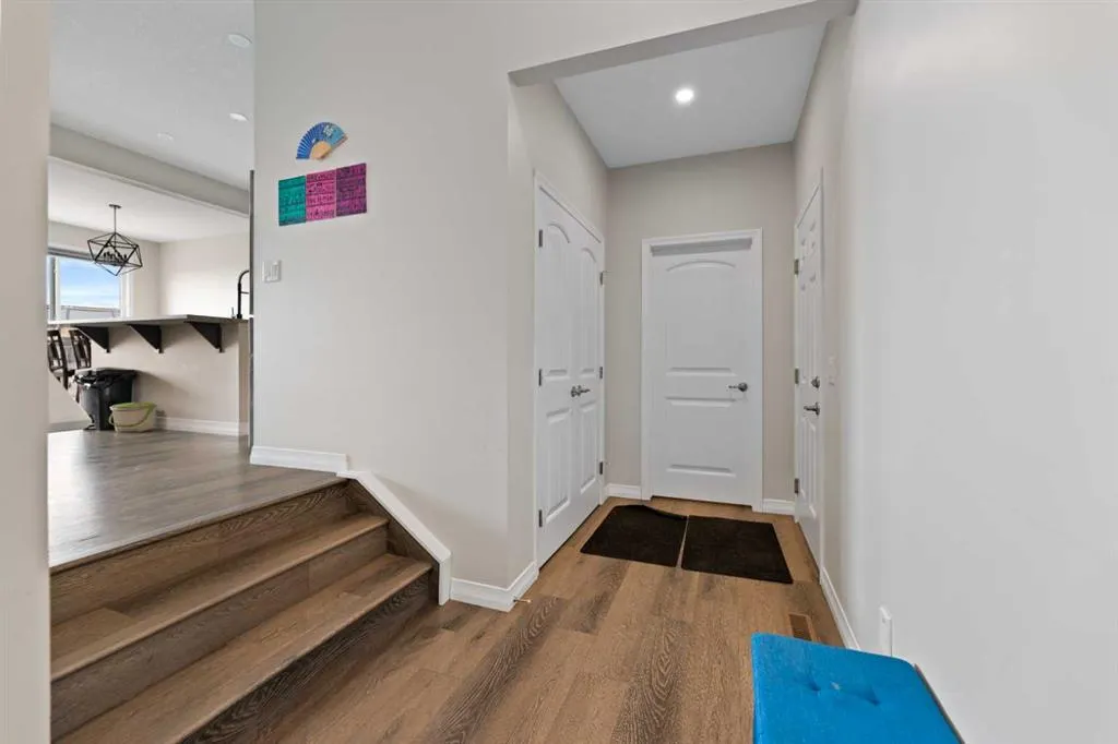 385 Corner Meadows Way NE