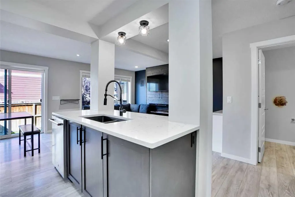 2400 Ravenswood View SE, #602
