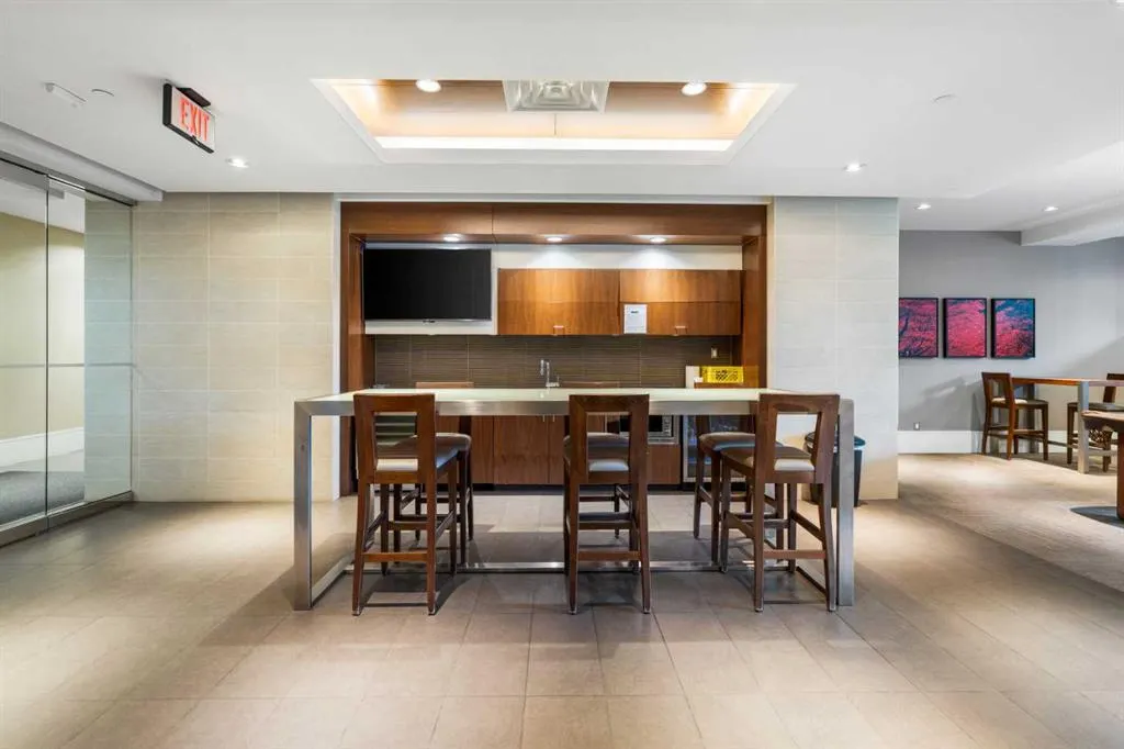 128 2 Street SW, #102