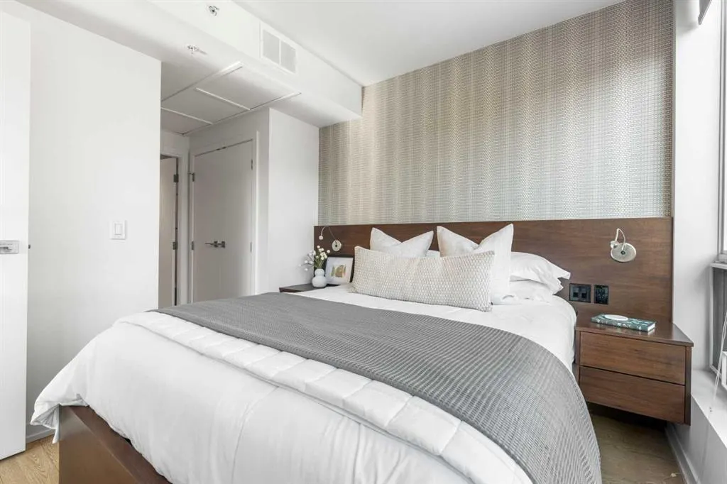 128 2 Street SW, #102