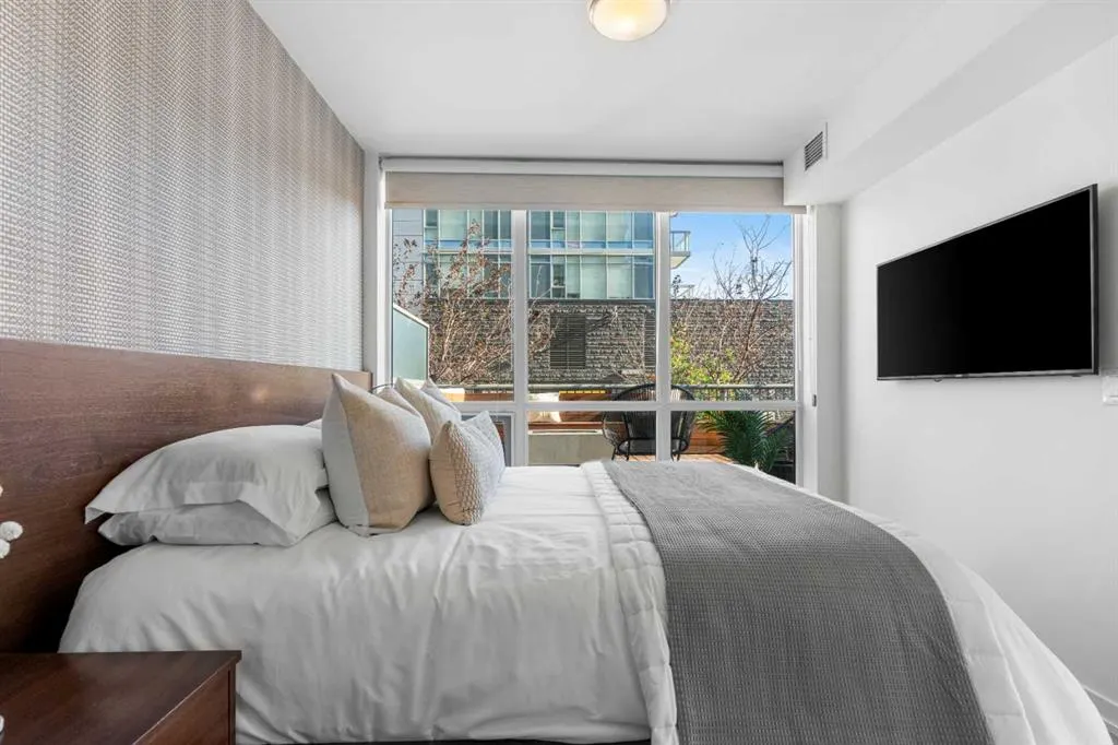 128 2 Street SW, #102