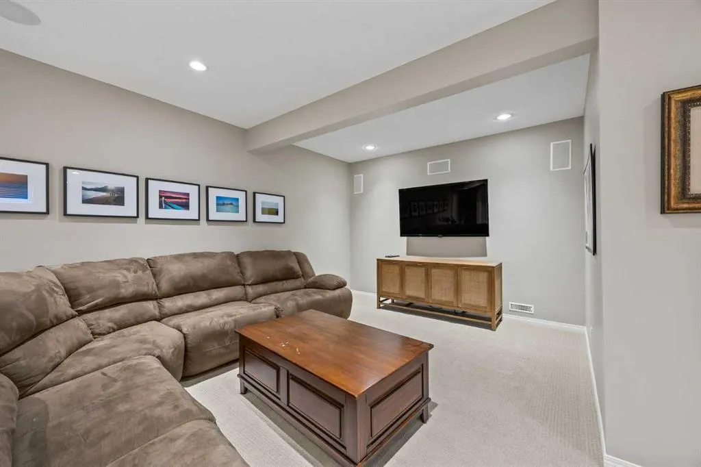 184 Cougar Ridge Manor SW