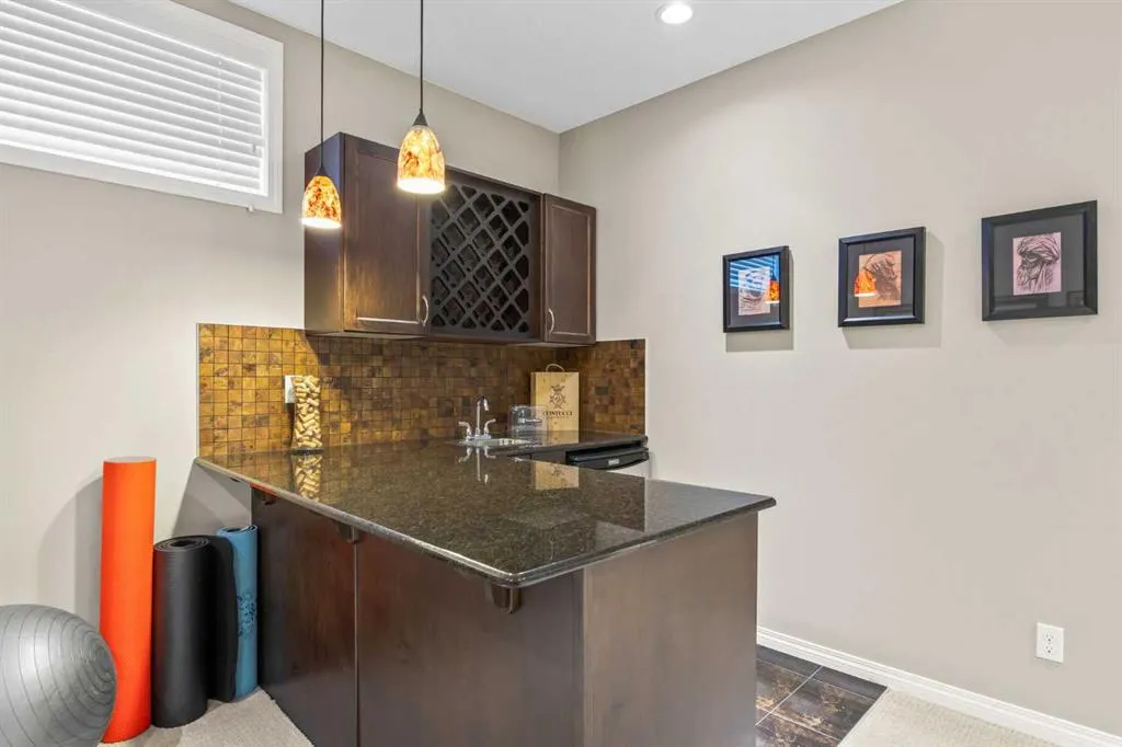 184 Cougar Ridge Manor SW