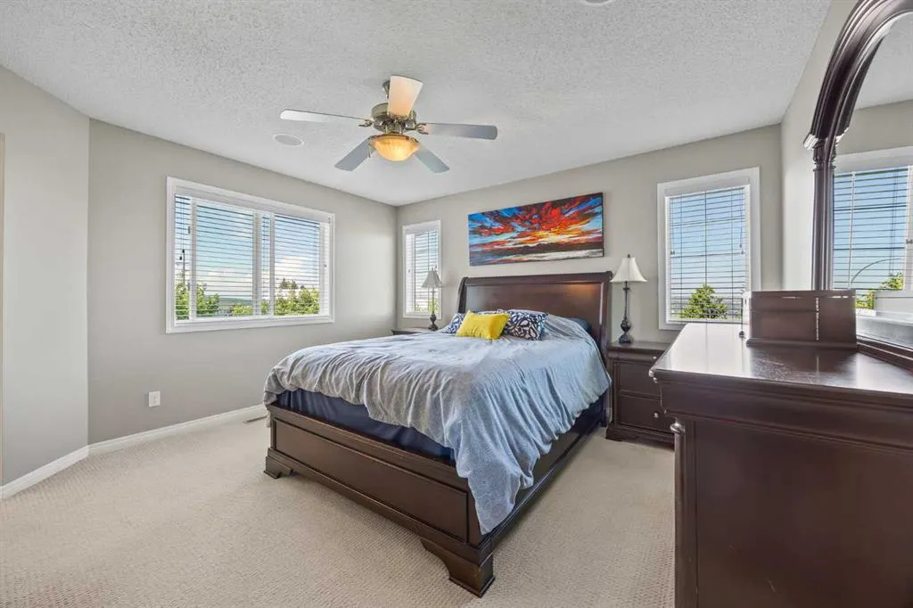 184 Cougar Ridge Manor SW