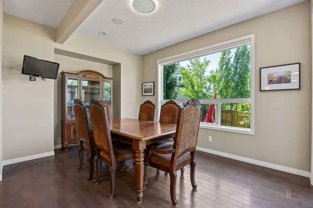 184 Cougar Ridge Manor SW