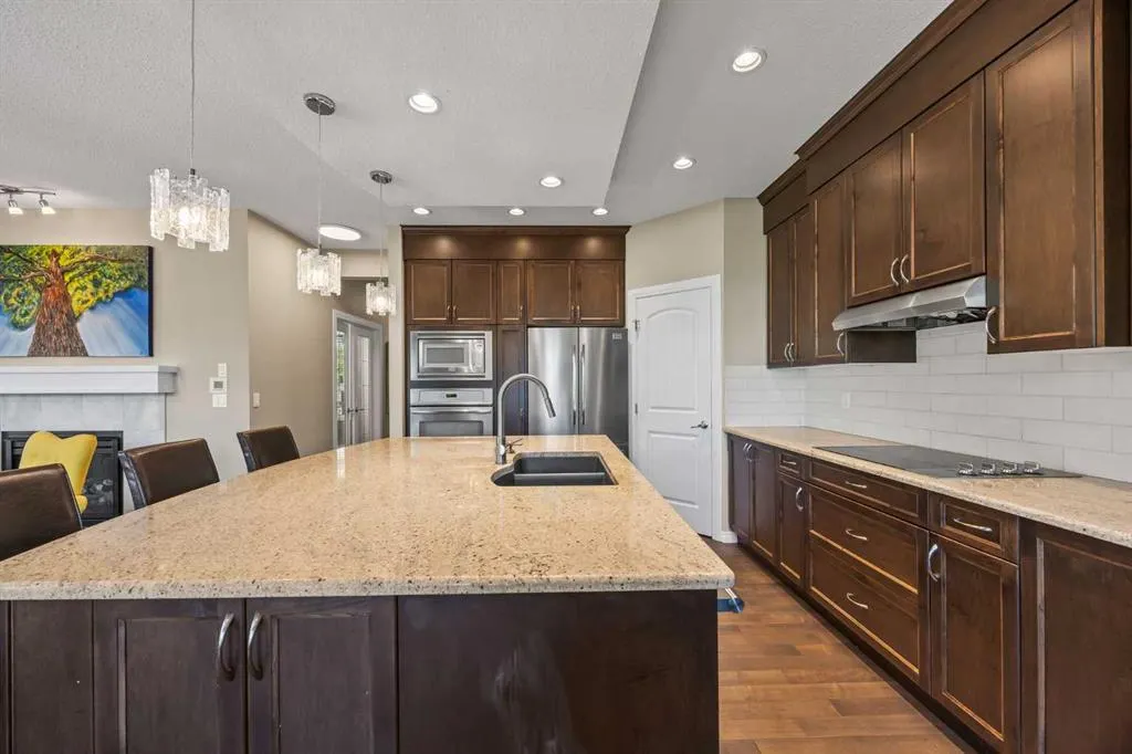 184 Cougar Ridge Manor SW