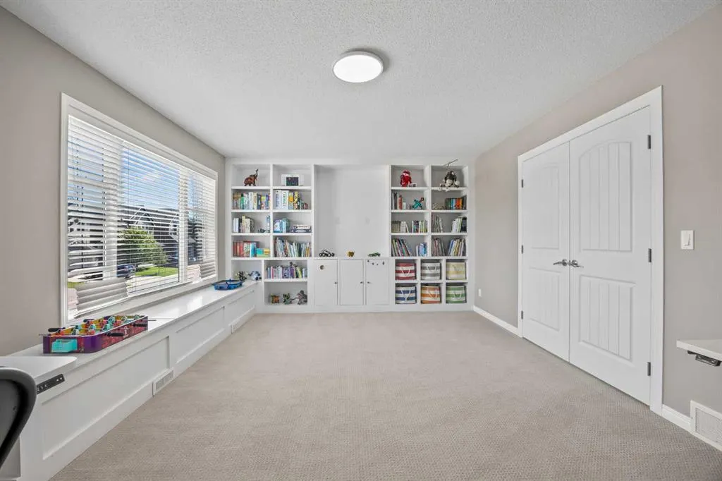 184 Cougar Ridge Manor SW