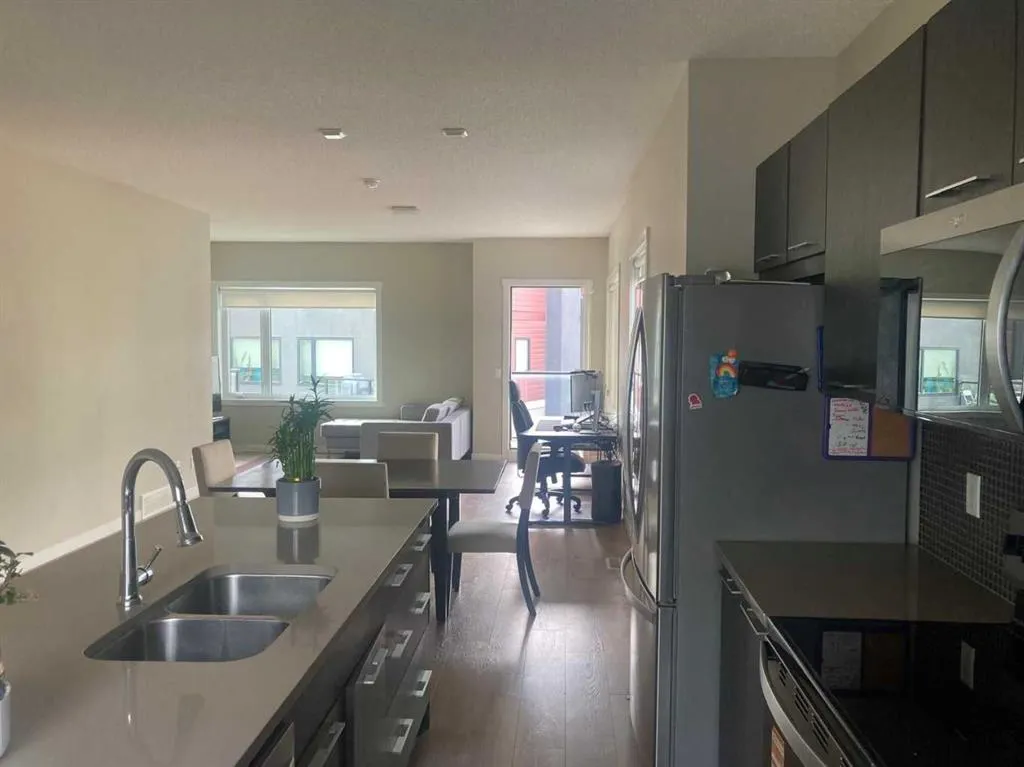 218 Sherwood Square NW, #601