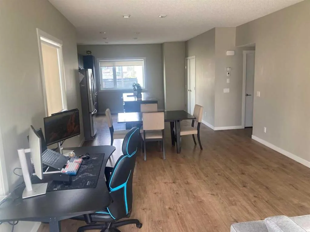 218 Sherwood Square NW, #601