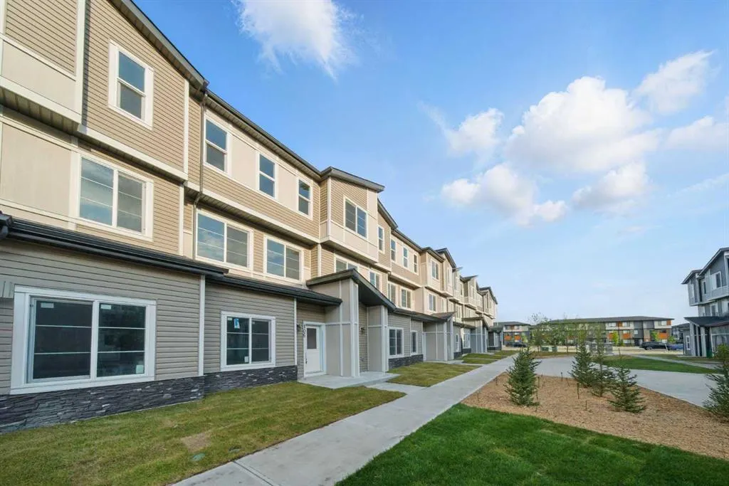 75 cornerstone Row NE, #106