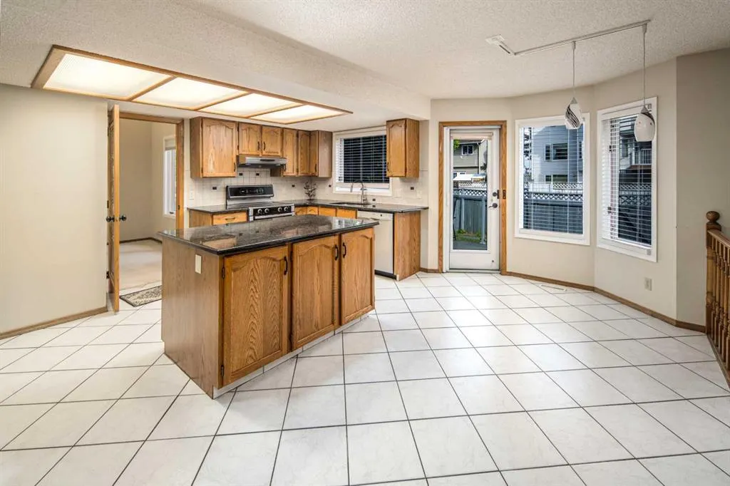 67 Edgebrook Way NW