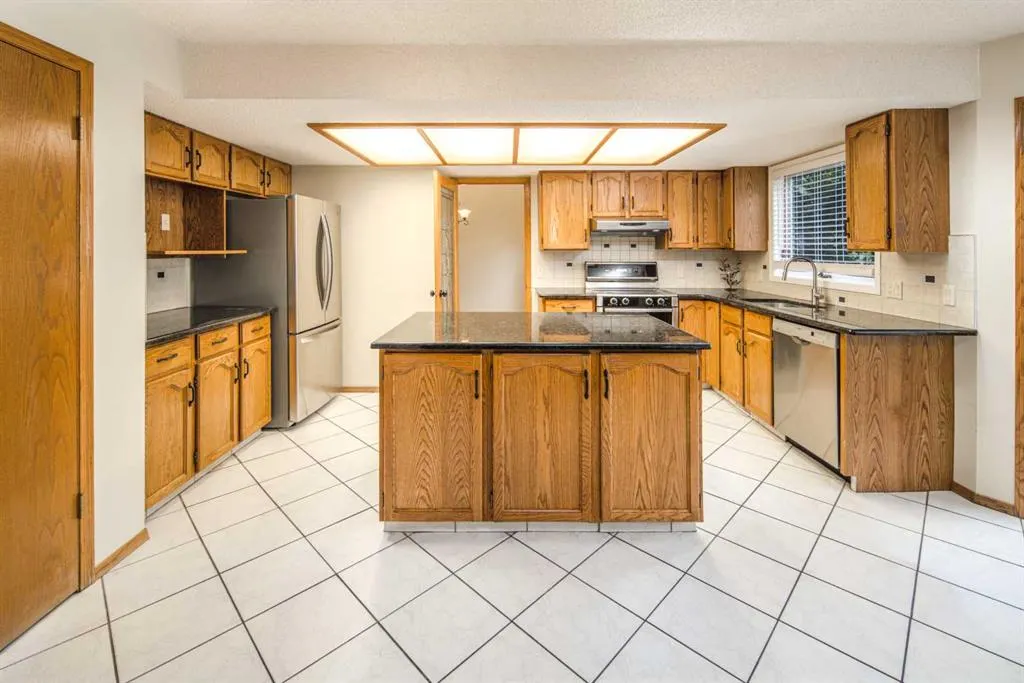 67 Edgebrook Way NW