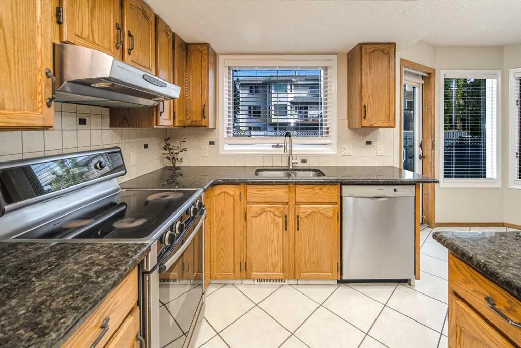 67 Edgebrook Way NW