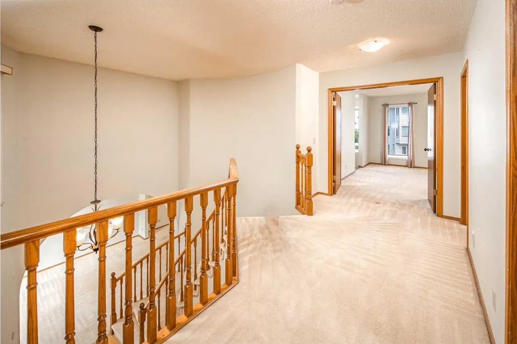 67 Edgebrook Way NW