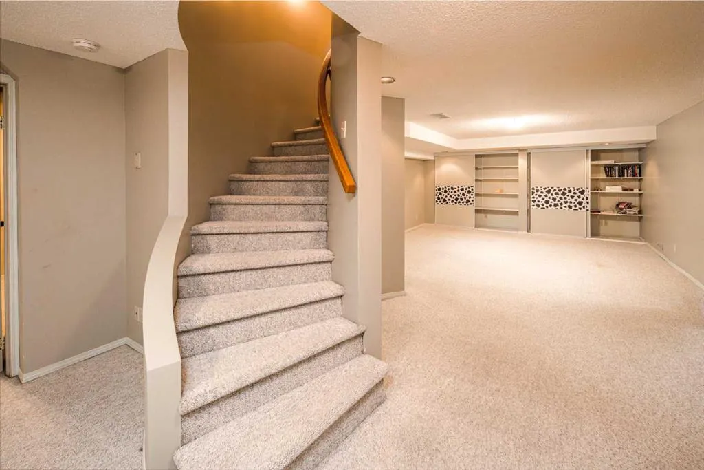 67 Edgebrook Way NW