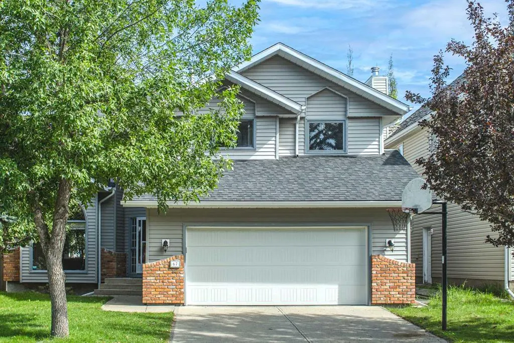 67 Edgebrook Way NW