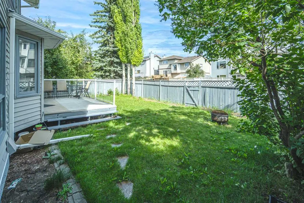 67 Edgebrook Way NW