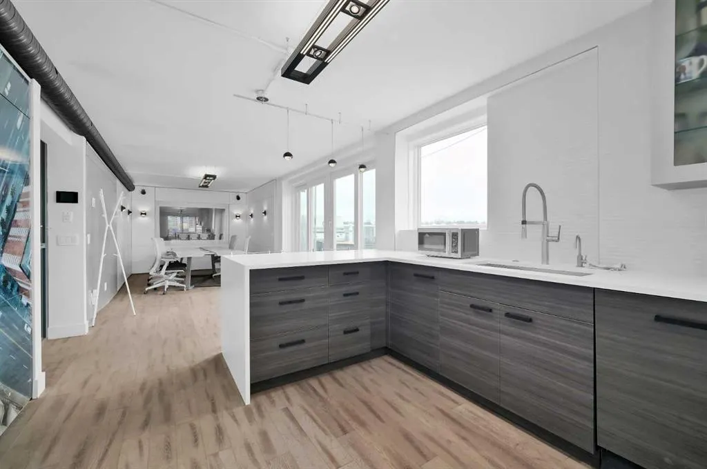 519 17 Avenue SW, #810