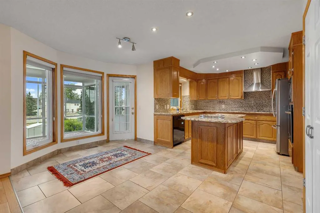 118 Hawkville Close NW