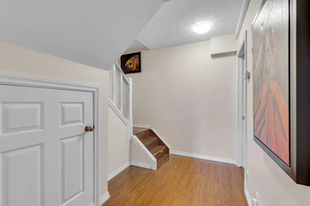 118 Hawkville Close NW