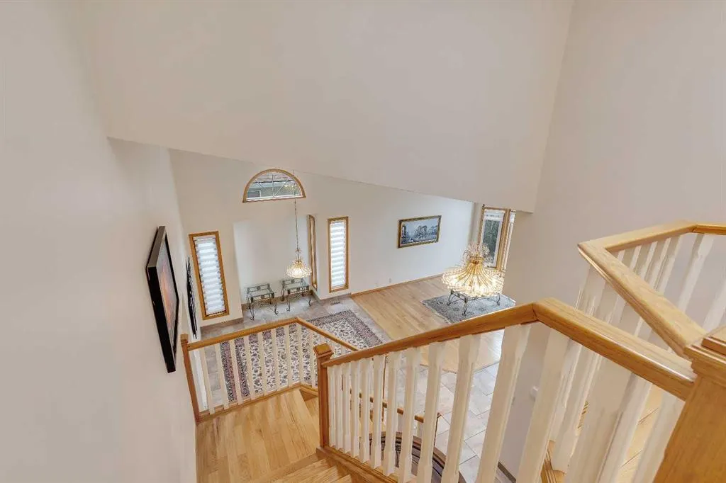 118 Hawkville Close NW