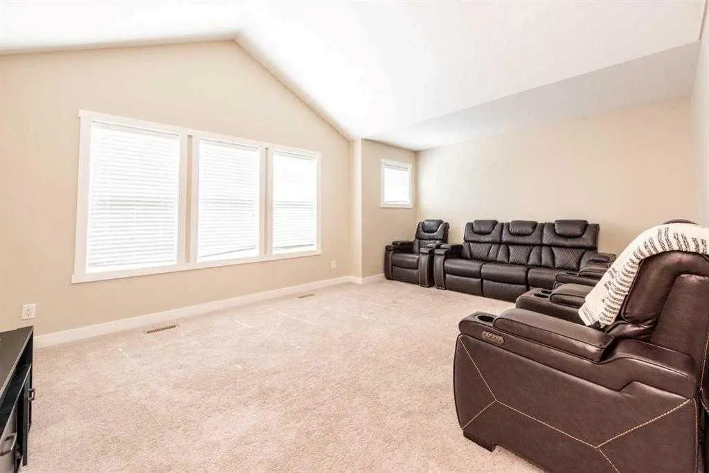 149 Williamstown Park NW