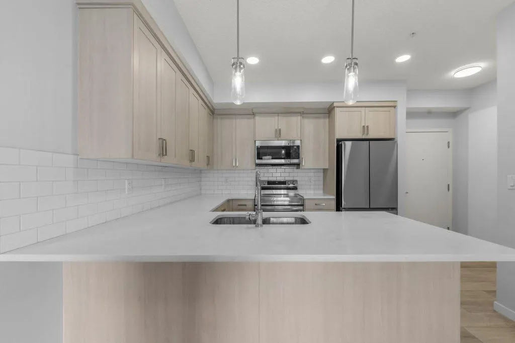 40 Carrington Plaza NW, #319