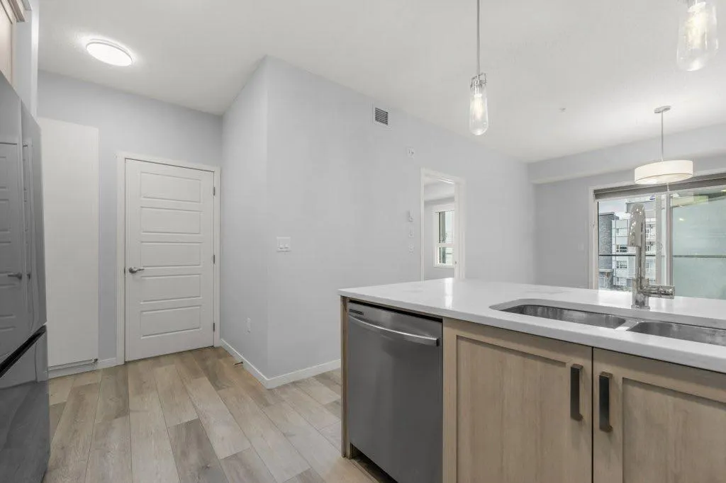 40 Carrington Plaza NW, #319