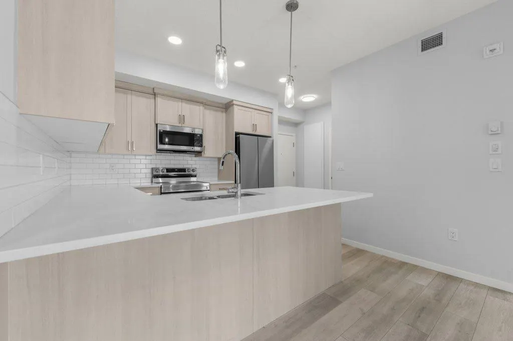 40 Carrington Plaza NW, #319