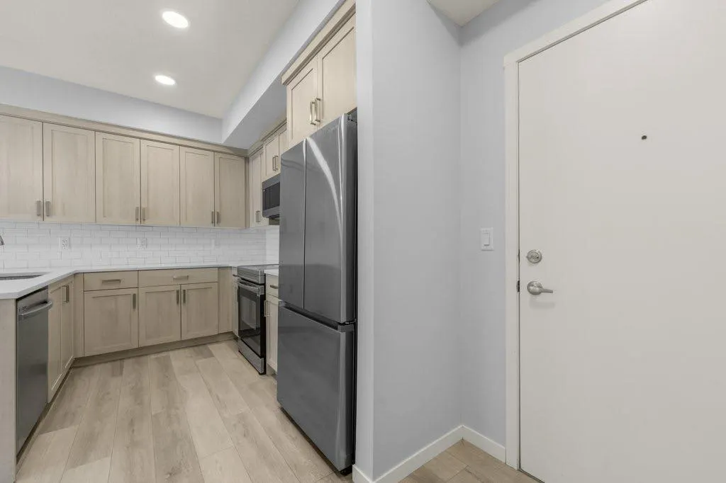40 Carrington Plaza NW, #319
