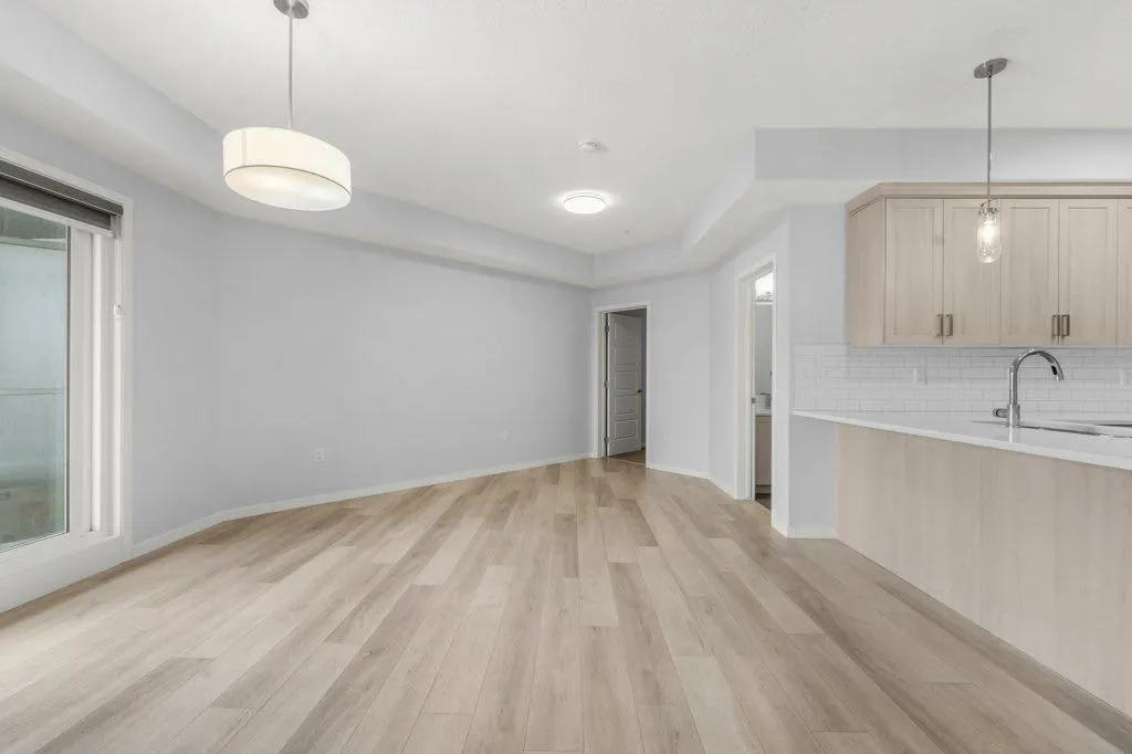 40 Carrington Plaza NW, #319