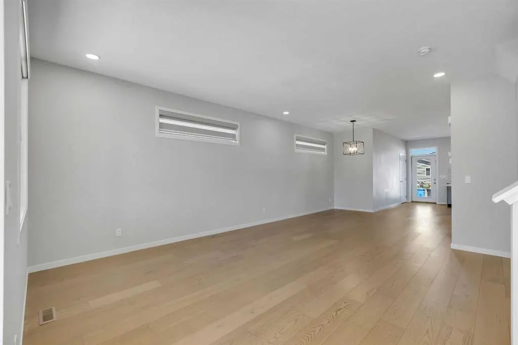 36 Seton Row SE