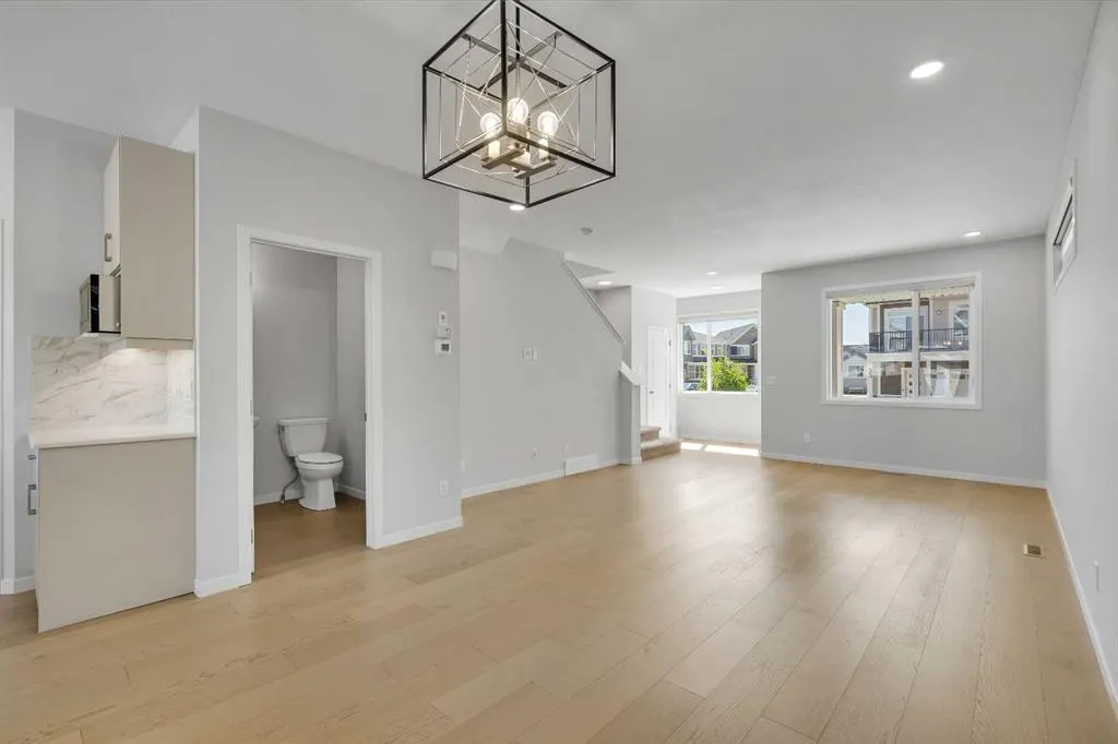 36 Seton Row SE