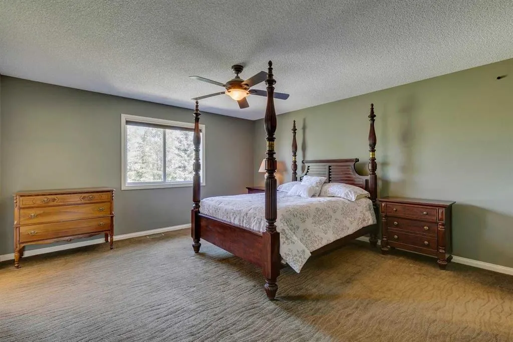 2 Autumn Grove SE