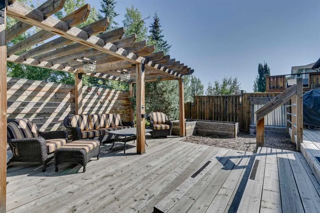 2 Autumn Grove SE