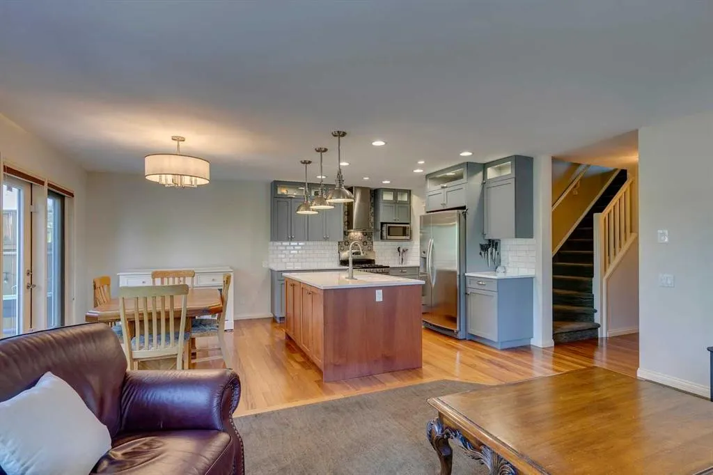 2 Autumn Grove SE